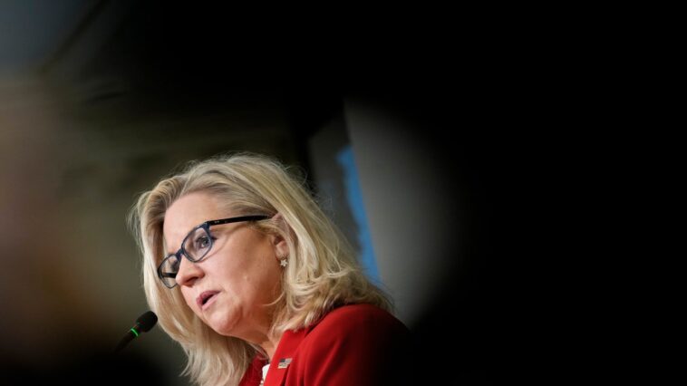 Les détails les plus accablants du livre de Liz Cheney sur le GOP, 6 janvier, et « Orange Jesus » Les détails les plus accablants du livre de Liz Cheney sur le GOP, 6 janvier, et « Orange Jesus »