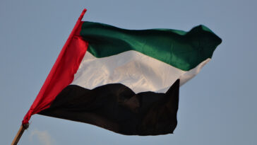 cc Abdulla Al Muhairi, modified, https://flickr.com/photos/serdal/6405188121/in/photolist-aL1ggX-4aVNv9-vGQmy-mWQWG-6KnUy-pefTA-ZcCpcs-V617gB-3GGLu-2233KmU-b32Hva-cfqBQu-71xHFW-2nmhUmR-jWvC-fVF6VH-9e6YVf-W85pNF-8X7NtA-ZxTJVB-H6dy31-3BZSS-nWY13J-cGFvfA-6fuXzN-2j1fw3Y-6YiS8-N7U5DQ-pE3qBz-paxxW-W18WBb-p9Egiv-u1R7ip-x8R7-6KnUj-2hpZzsA-HR9mkk-e1SCqS-2eiRzd7-i4WTRh-qoNxxx-24FGjV4-cEV1CL-WdjoLN-gjTQyQ-yfHwsk-5nf6RG-WcxUbE-W6VM6M-Wcy5to