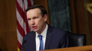 Les sénateurs Chris Murphy et Bernie Sanders se prononcent en faveur des conditions de l'aide américaine à Israël