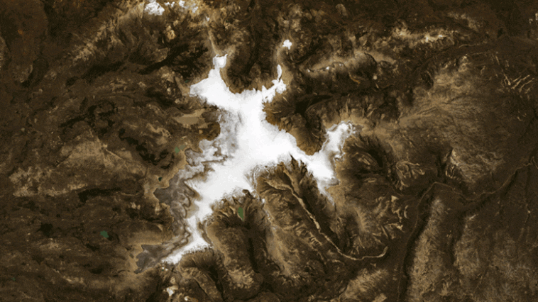 Majesté fondante : la calotte glaciaire de Quelccaya rétrécit sous l'emprise du climat Quelccaya Ice Cap 1998 2023