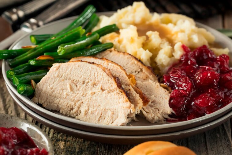 Régalez-vous de soulagement : comment manger de la dinde pourrait apprivoiser la colite ulcéreuse Homemade Thanksgiving Turkey Dinner