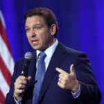 Ron DeSantis dit que sa vendetta dérangée contre Disney a essentiellement sauvé l'Amérique Ron DeSantis dit que sa vendetta dérangée contre Disney a essentiellement sauvé l'Amérique
