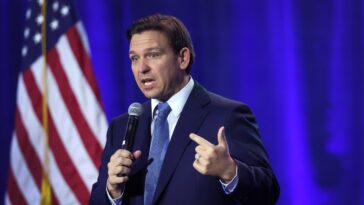 Ron DeSantis dit que sa vendetta dérangée contre Disney a essentiellement sauvé l'Amérique