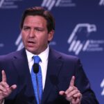 Ron DeSantis suggère que quiconque pose des questions sur son utilisation présumée des ascenseurs est fétichiste des pieds