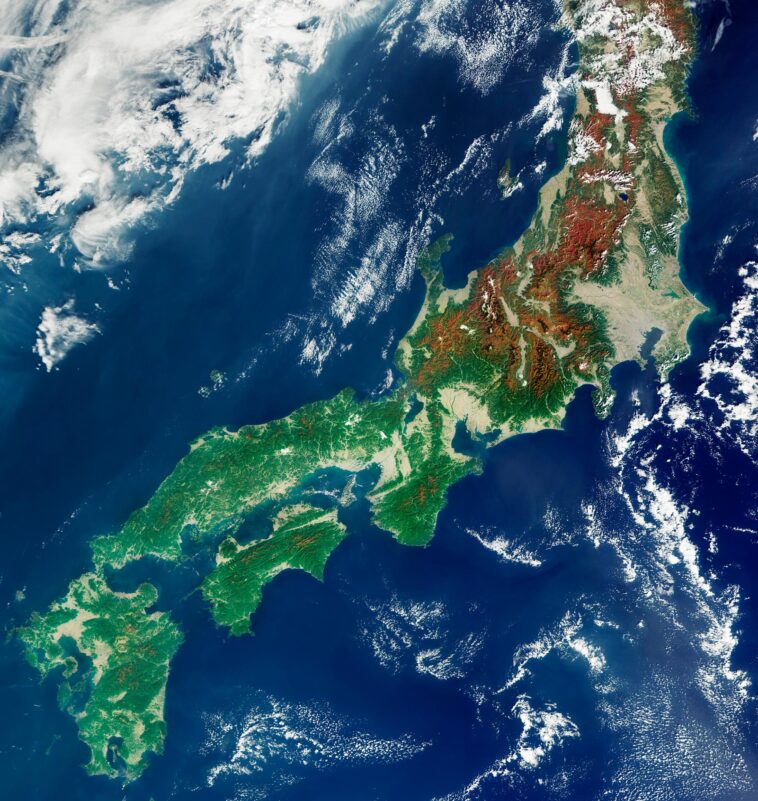 Splendeur automnale vue de l'espace : le paysage majestueux du Japon Japan From Space