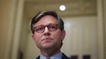 Surprise : Mike Johnson a déjà travaillé avec un groupe de thérapie de conversion qui prétendait pouvoir transformer les homosexuels en hétérosexuels