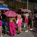 Taylor Swift reporte son concert au Brésil après la mort d'un fan au milieu d'une vague de chaleur dangereuse Taylor Swift reporte son concert au Brésil après la mort d'un fan au milieu d'une vague de chaleur dangereuse