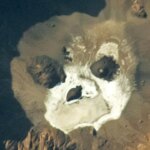 Trou Au Natron : le visage volcanique fantomatique vu de l'espace