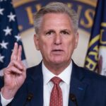 « Un coup franc dans les reins » : le républicain Tim Burchett affirme que Kevin McCarthy Sucker lui a donné un coup de poing dans le dos et déclare que l'ancien président de la Chambre est un « poulet » sans « tripes »