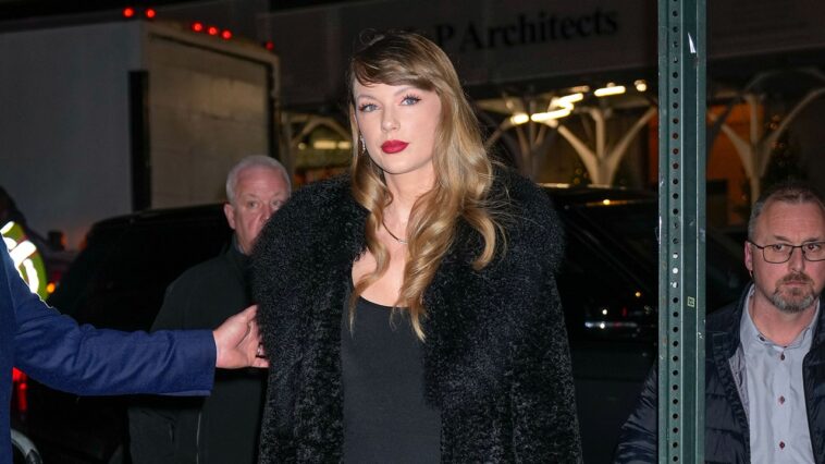 Taylor Swift se présente pour soutenir Emma Stone à la première de Poor Things
