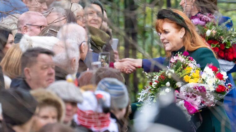 Sarah Ferguson surprend avec une apparition royale à Noël