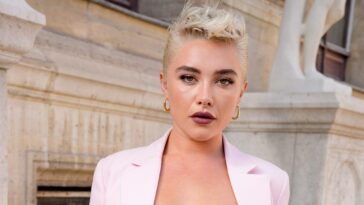Florence Pugh est la dernière à avoir été touchée par un objet volant alors qu'elle était sur scène