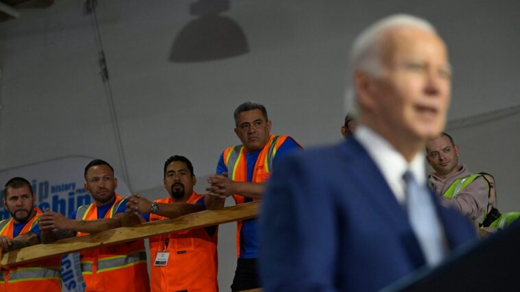 Fox Anchor, les dents serrées, admet que l'économie de Biden « est beaucoup plus forte que quiconque ne le comprend » Fox Anchor, les dents serrées, admet que l'économie de Biden « est beaucoup plus forte que quiconque ne le comprend »