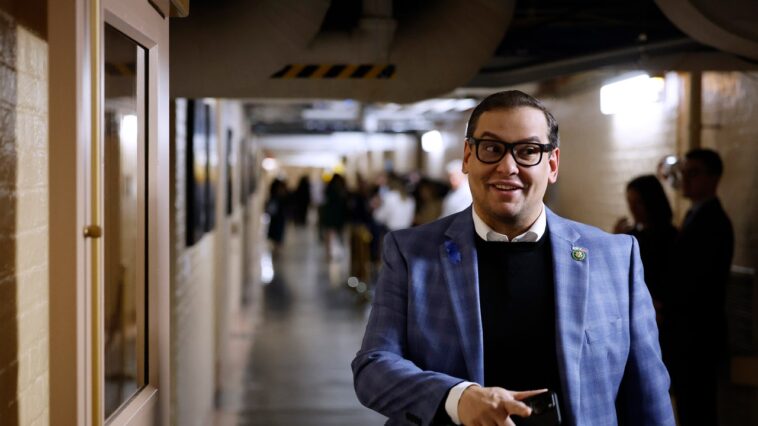 George Santos pourrait plaider coupable de certains des crimes qu'il prétend ne pas avoir commis George Santos pourrait plaider coupable de certains des crimes qu'il prétend ne pas avoir commis