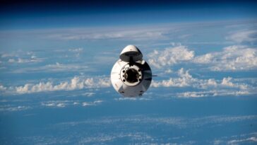 La descente retardée de Dragon : à l'intérieur de l'orbite de la santé et de la science de l'ISS