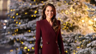 La tenue de Kate Middleton canalise un Noël blanc dans la photo du concert de New Carol