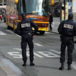 Paris police in 2008; modified; cc Flickr Roman Lashkin, https://flickr.com/photos/lashkin/2514003212/in/photolist-2gPcVdC-621Fcx-4Q9VyY-fEbncV-8HXysq-B7VEQr-Aqyxo-2nqPqGL-6BPkFE-fHaLmn-8oKPCJ-2ksVrJV-288LjE7-2kxddmW-2kbtwZs-2jpt2ez-2kbtxbE-7fDa7Y-2kxddnn-2ksRhuX-2kbpjfJ-2kbt561-6dGy5F-fEboc8-8YBCzs-2kbpjrf-2ksRhx2-ANLhA-H6EzVB-2kxddnC-2kbpjwA-2otbJ1C-2ksV2pm-avgnYd-2kxddnN-2ksV2p6-2ksRhu6-2kbpjjb-7YWWnL-2ksVrNs-2kxgSEr-2ksVrJj-AaYrWd-2kxhtq9-2ksRhtu-E9seos-Q4JZz-qyyy1g-7YTHBt
