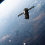 Les astronautes de l'ISS se plongent dans la robotique, la physique et la biologie spatiale en attendant une cargaison