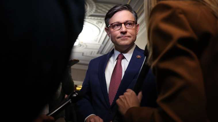 Mike Johnson prédit le soutien total du Parti républicain à l'enquête de destitution de Biden, même si les républicains n'ont aucune preuve réelle contre Biden