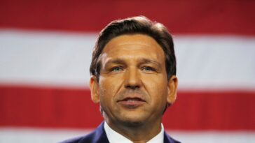 Ron DeSantis promet la victoire dans l'Iowa malgré les troubles du PAC