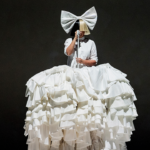 Sia révèle qu’elle a subi une liposuccion en raison de « problèmes de confiance »