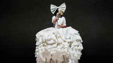 Sia révèle qu’elle a subi une liposuccion en raison de « problèmes de confiance »