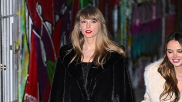 Taylor Swift fête son anniversaire avec des amis de premier plan pendant que Travis Kelce s'entraîne à Kansas City