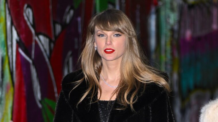 Taylor Swift se prépare pour le match des Chiefs après une semaine de coups de la part des commentateurs et de l'auteur Taylor Swift se prépare pour le match des Chiefs après une semaine de coups de la part des commentateurs et de l'auteur