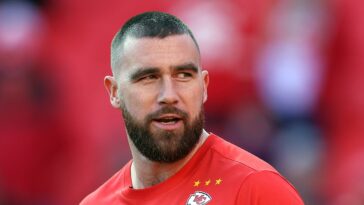 Travis Kelce, même s'il "essaye de garder ça cool", ne peut s'empêcher de parler de "l'incroyable" Taylor Swift