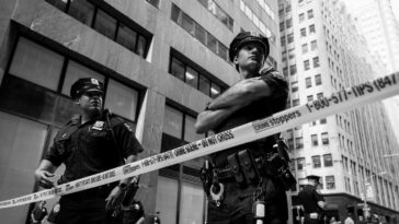 « Une pente glissante » : la police de New York transfère les journalistes du quartier général de la police vers une caravane