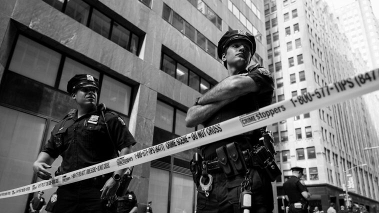 « Une pente glissante » : la police de New York transfère les journalistes du quartier général de la police vers une caravane