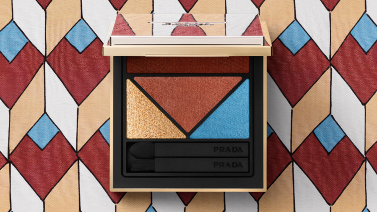 Prada Beauty est l'évanouissement des sourcils hauts de la saison