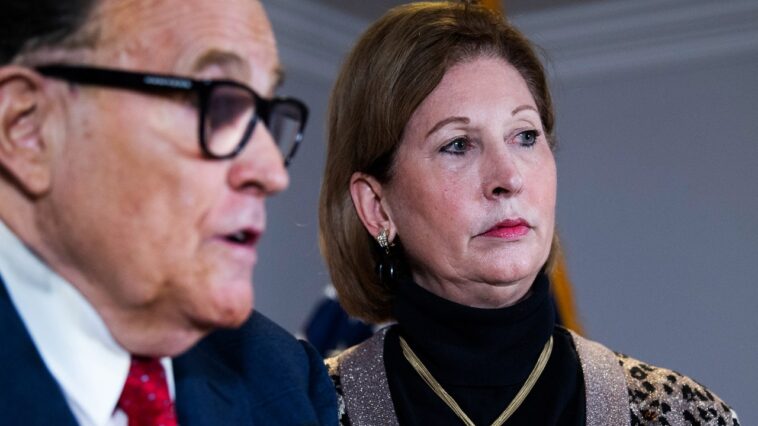 « J'ai besoin de six à huit grâces » : le plan secret de Sidney Powell pour « trouver » les votes de Trump