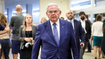 Bob Menendez prévient ses collègues du Congrès qu'ils pourraient également être accusés de stratagème international de corruption