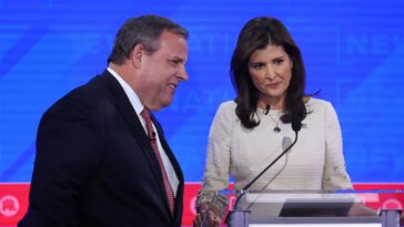 Chris Christie, sur un micro chaud, dit qu'il n'y a aucun moyen en enfer que Nikki Haley bat Donald Trump