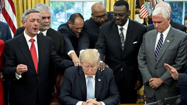 Comment Trump obtient le vote évangélique avant l'Iowa Comment Trump obtient le vote évangélique avant l'Iowa