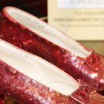 Des pantoufles Ruby du Magicien d'Oz volées par un criminel de carrière cherchant « un dernier score »