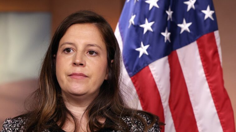 Elise Stefanik refuse de s’engager à certifier les résultats 2024 et qualifie les prisonniers du 6 janvier d’« otages » Elise Stefanik refuse de s’engager à certifier les résultats 2024 et qualifie les prisonniers du 6 janvier d’« otages »