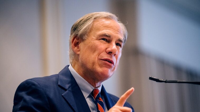 Greg Abbott dit que la seule chose qui empêche le Texas de tirer sur des migrants est le casse-tête que représentent de potentielles accusations de meurtre Greg Abbott dit que la seule chose qui empêche le Texas de tirer sur des migrants est le casse-tête que représentent de potentielles accusations de meurtre