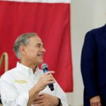 Greg Abbott est le porte-drapeau de la croisade de la droite contre l'immigration