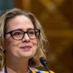 Kyrsten Sinema aime vraiment, vraiment voler en privé (quand les contribuables paient la facture) : rapport Kyrsten Sinema aime vraiment, vraiment voler en privé (quand les contribuables paient la facture) : rapport