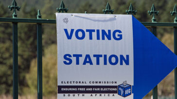 cc Helenonline, modified, https://en.m.wikipedia.org/wiki/File:Voting_day_1.jpg