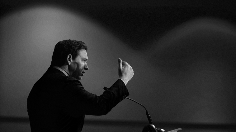 La croisade pour l'interdiction des livres en Floride a trouvé sa prochaine cible : les dictionnaires