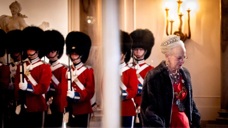 L'annonce de l'abdication de la reine Margrethe comportait un hommage spécial à sa défunte mère et à son mari