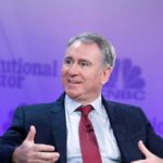 Le milliardaire des hedge funds Ken Griffin, qui a récemment fait un don de 300 millions de dollars à Harvard, déclare qu'il est désormais rempli de « flocons de neige pleurnicheurs » et que son chéquier est fermé Le milliardaire des hedge funds Ken Griffin, qui a récemment fait un don de 300 millions de dollars à Harvard, déclare qu'il est désormais rempli de « flocons de neige pleurnicheurs » et que son chéquier est fermé