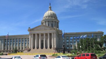 Le républicain de l'Oklahoma s'excuse à moitié pour le projet de loi raciste désignant comme terroristes uniquement les membres de gangs d'origine hispanique