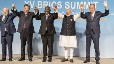 cc 15th Brics summit - https://commons.wikimedia.org/w/index.php?search=brics%20south%20africa%20summit&ns0=1&ns6=1&ns12=1&ns14=1&ns100=1&ns106=1#/media/File:XV_BRICS_Summit_family_photo.jpg, modified