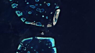 cc European Space Agency, modified, Male as seen from space; https://flickr.com/photos/europeanspaceagency/51344945723/in/photolist-2mebgwT-53UdAb-7FpJBe-5UjreP-dPLkBa-obgK9D-dQ3rdR-dRBoui-91hqQ5-cUuWxJ-cTBPCQ-8zNjXd-fXqESW-cyPogq-8zNjPY-65W9K5-9a8nav-cTBR1N-7nggzS-8zNcNY-dQ5Pvh-7vZohy-66WSsm-2mBpYrt-bvRVnG-tTNjWx-7fQuu1-4WgXgM-4VPoyT-6dw1Mj-66smKK-4X1dQr-6Jaqw1-6Bruiv-64WG29-2p4jSp8-aLvXVv-6u5zLc-4VL6Vv-6hu6VX-61TauH-5bbJhD-6wCzH5-6o7ycG-cPSGGA-aWdms8-6xZ6tq-6b228b-6z7tw3