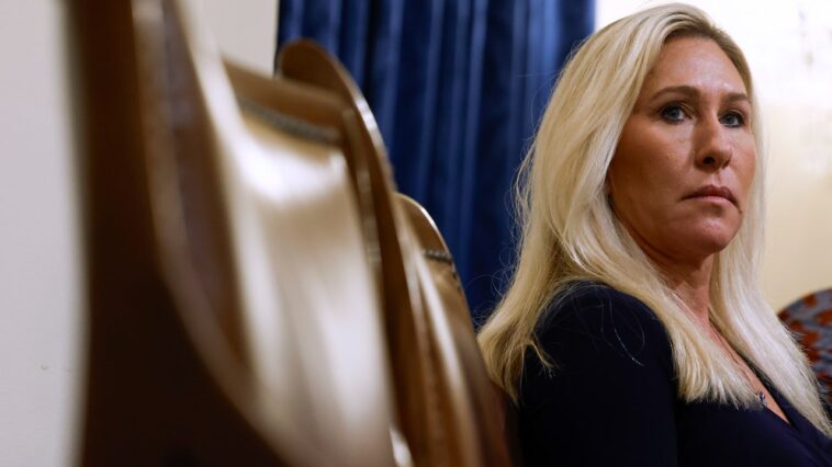 Marjorie Taylor Greene suggère à Lauren Boebert de commencer à scanner les annonces « Aide recherchée »