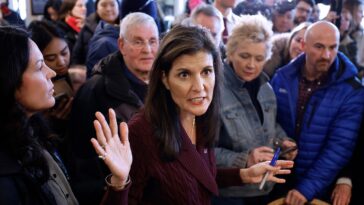 Nikki Haley continue d'insister sur le fait que les États-Unis n'ont jamais été racistes, alors que Trump lance des attaques racistes contre elle